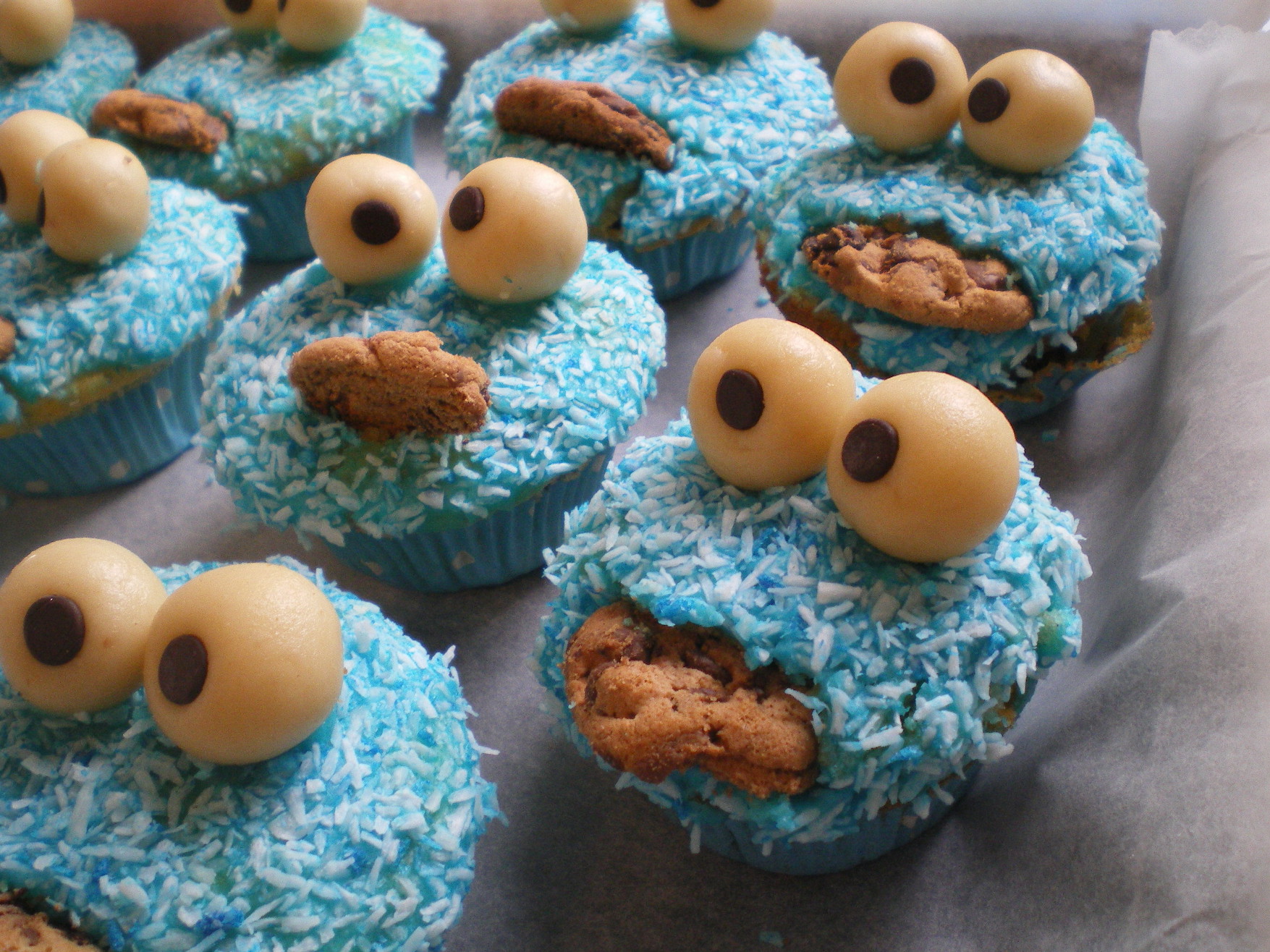 Krümelmonster-Muffins – Süß, blau und natürlich mit Keksen